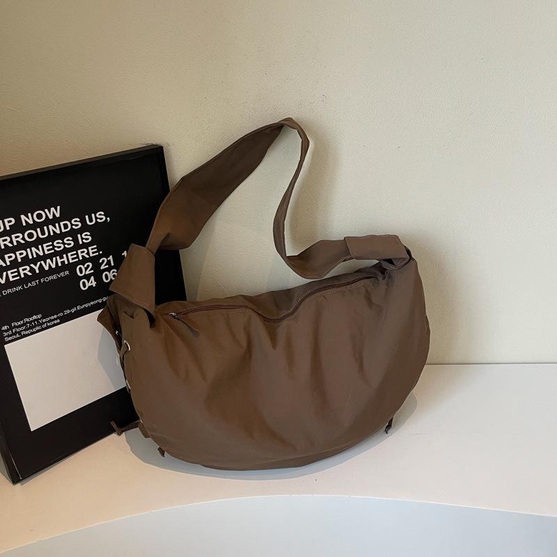 Niche Pleated Nylon Shoulder Bag: 2026 Large Capacity Dumpling Crossbody for Women and Students