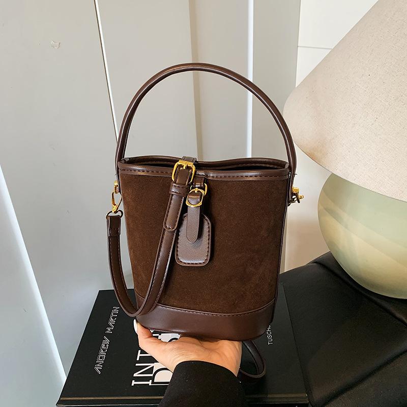 This year's popular small bag women's autumn and winter 2025 new retro shoulder messenger bag casual portable bucket bag