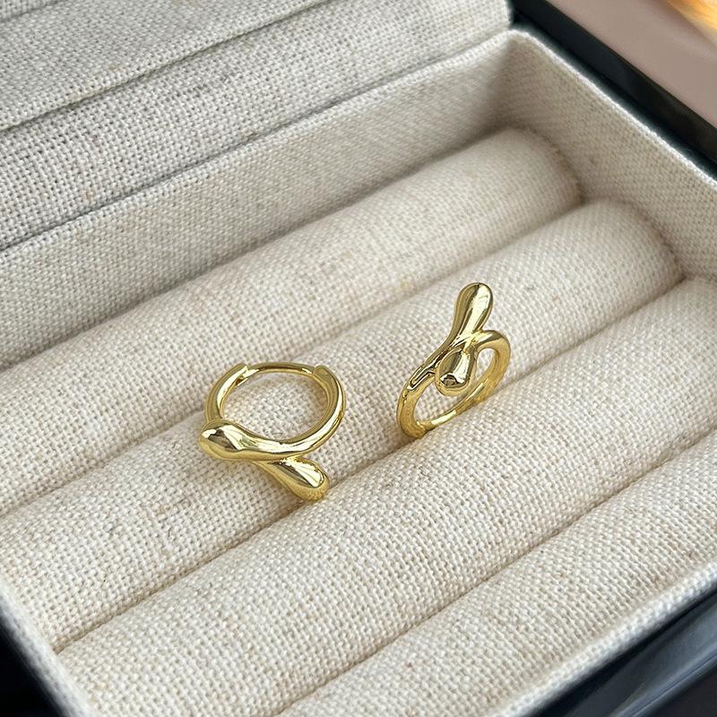 

Simple Metal Cross Ear Buckle Fashion Trend Simple Earrings Women S High Sense Versatile Cold Wind Ear Jewelry