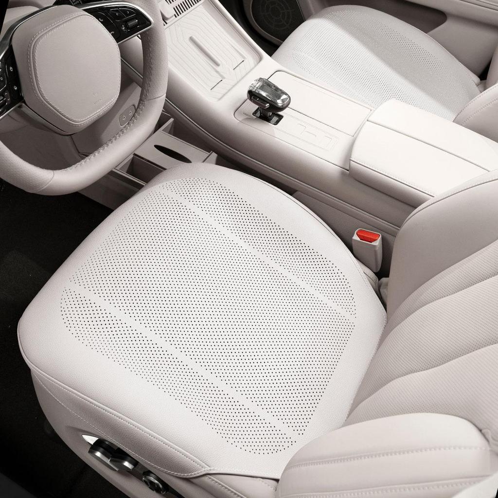 Universal Breathable Car Seat Cushion - Cool, Non-slip, Thin Design for All Seasons (2025)