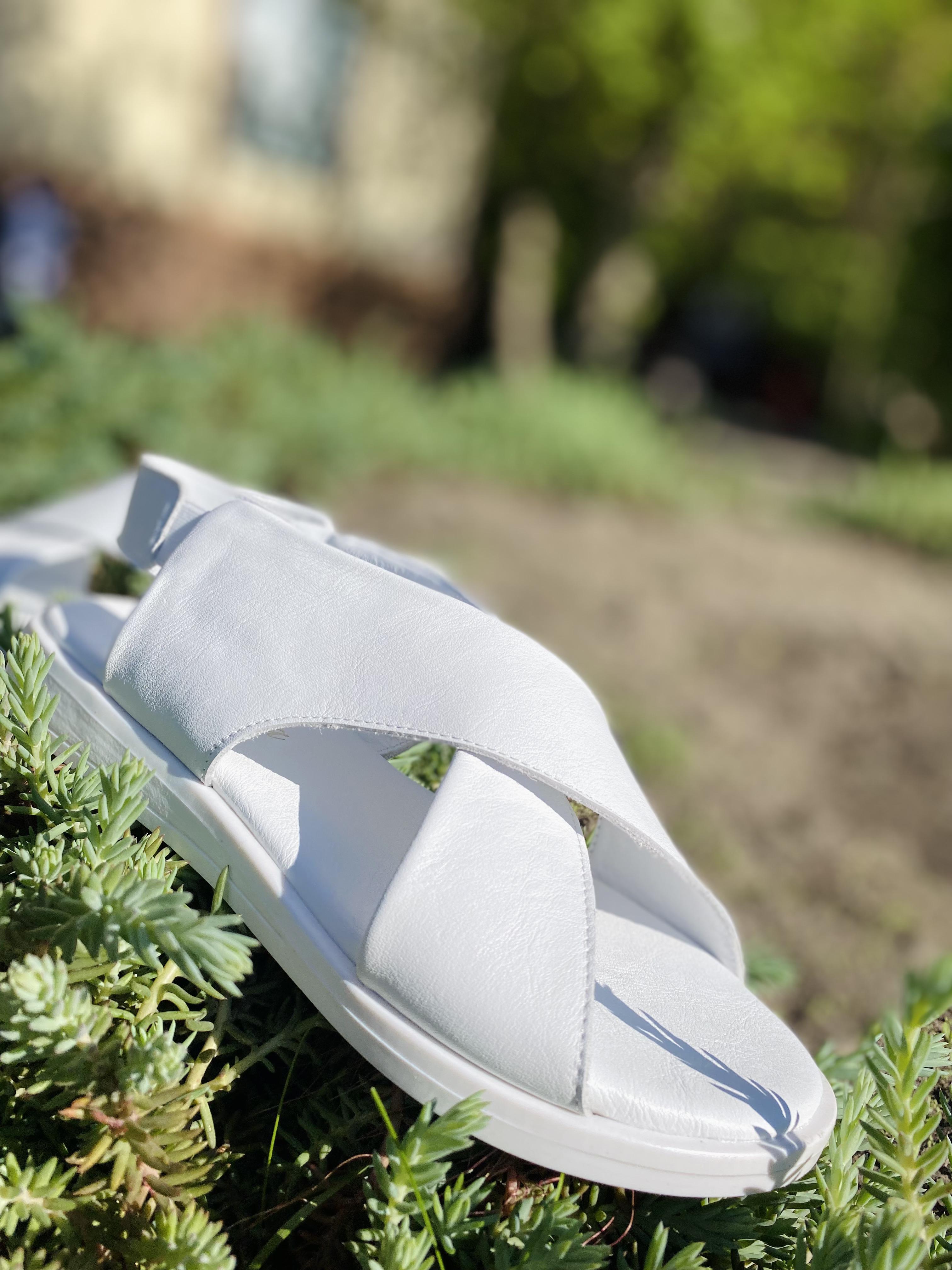 

Босоніжки на плоскій підошві Altura 8030 36 37 білий