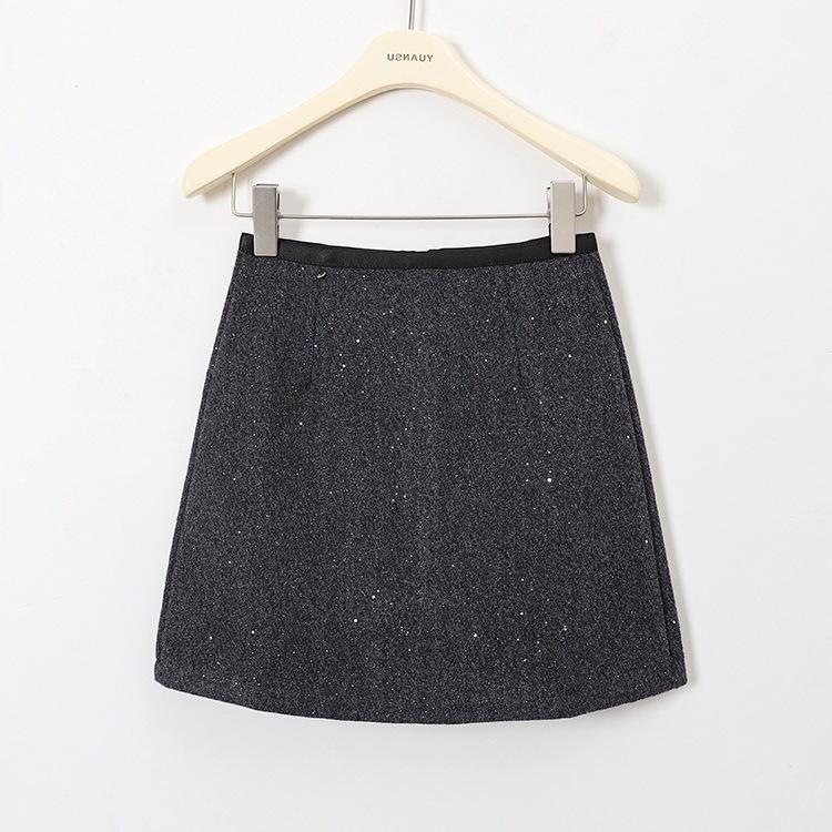 Fei Yuan Beaded Hip-Hugging Short Skirt: Women s Slimming Half-Length Skirt for Autumn & Winter, Petite & Versatile, Anti-Exposure Design Medium
