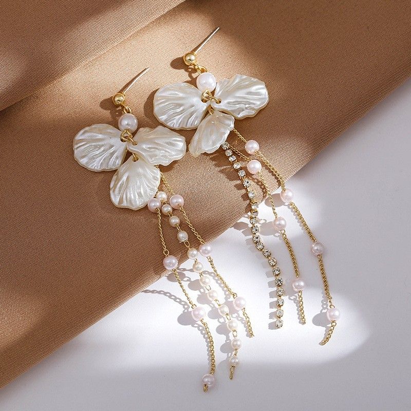 French Vintage Shell Pearl Petal Fringed Earrings Female Accessible Luxury Fancy Long High Profile Ear Studs Earrings