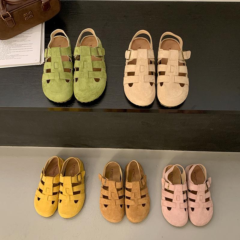 Fashion The New Spring/Summer 2025 Collection of Versatile, Flat, and Casual Roman Sandals By The Leader Dancer