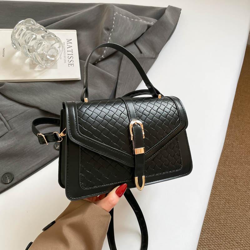 

Small fresh bag female student new simple and versatile portable small square bag niche fashion shoulder messenger bag