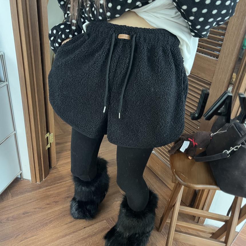 Versatile Women s High-Waisted Black Lambswool Shorts - Autumn/Winter Plus Velvet One Size