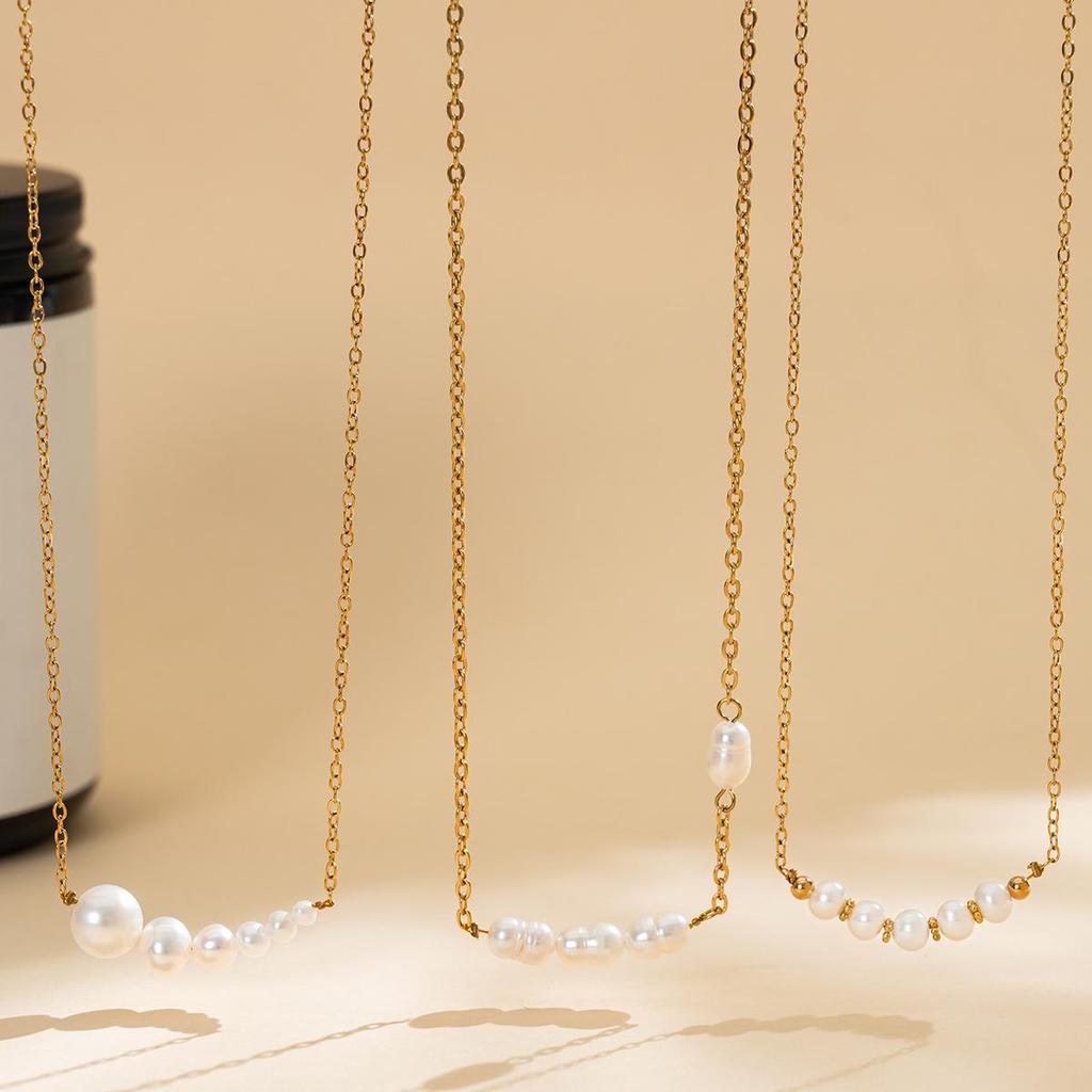 Elegant Gradient Freshwater Pearl Necklace: Fashionable 18K Gold-Plated Titanium Clavicle Chain, Long-Lasting and Versatile Design.