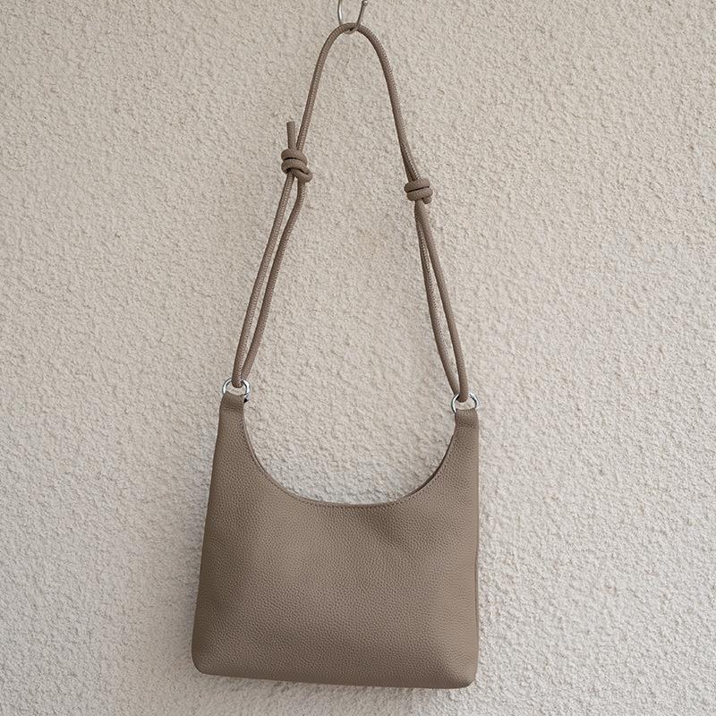 Women's First Layer Cowhide Messenger Bag New Leather Women's Bag Shoulder Bag Niche Design Commuter Bag