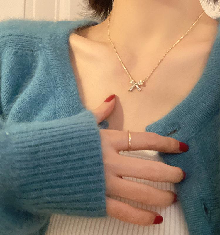 Collier nœud femme design de niche de luxe léger chaîne de clavicule sens 2023 nouvelle chaîne de cou tendance ins tempérament