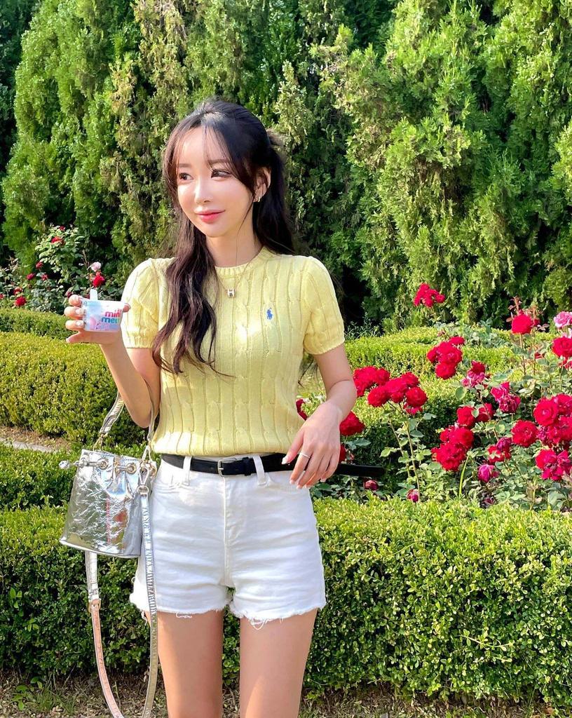 Ralph Lauren Classic Cable Knit Cotton T-shirt with Small Pony Logo, Round Neck, Short Sleeve Pullover.