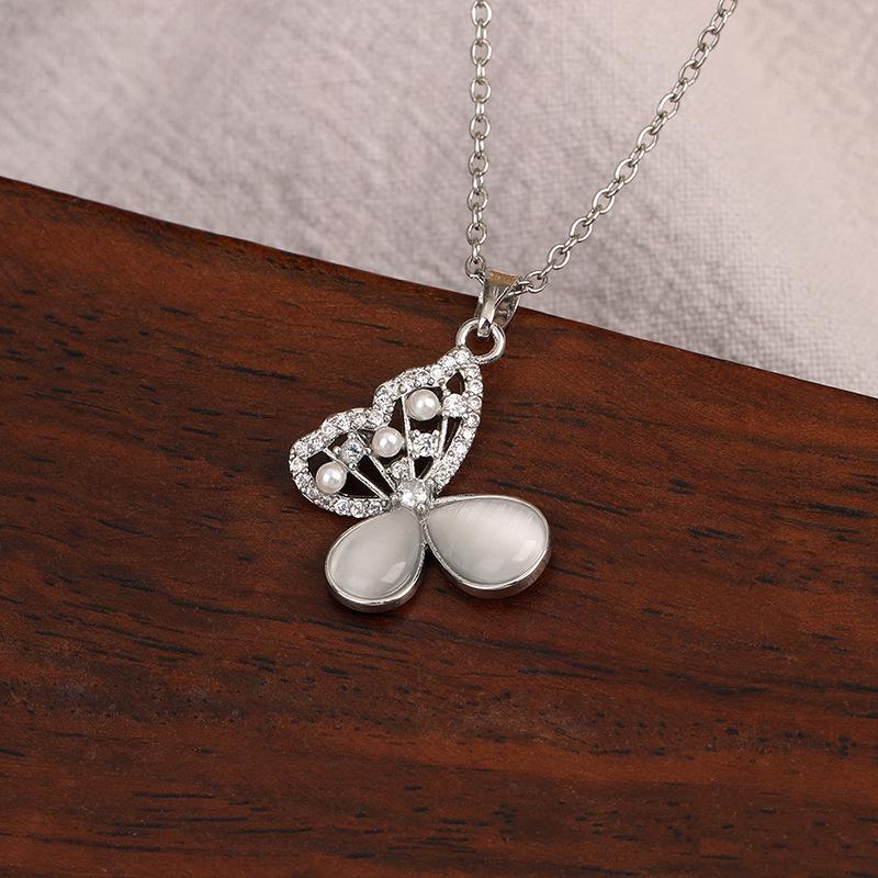 Titanium Steel Non-fading Necklace - European & American Style, Light Luxury, Versatile Korean Fashion, Perfect for Women and Girlfriend Gifts.
