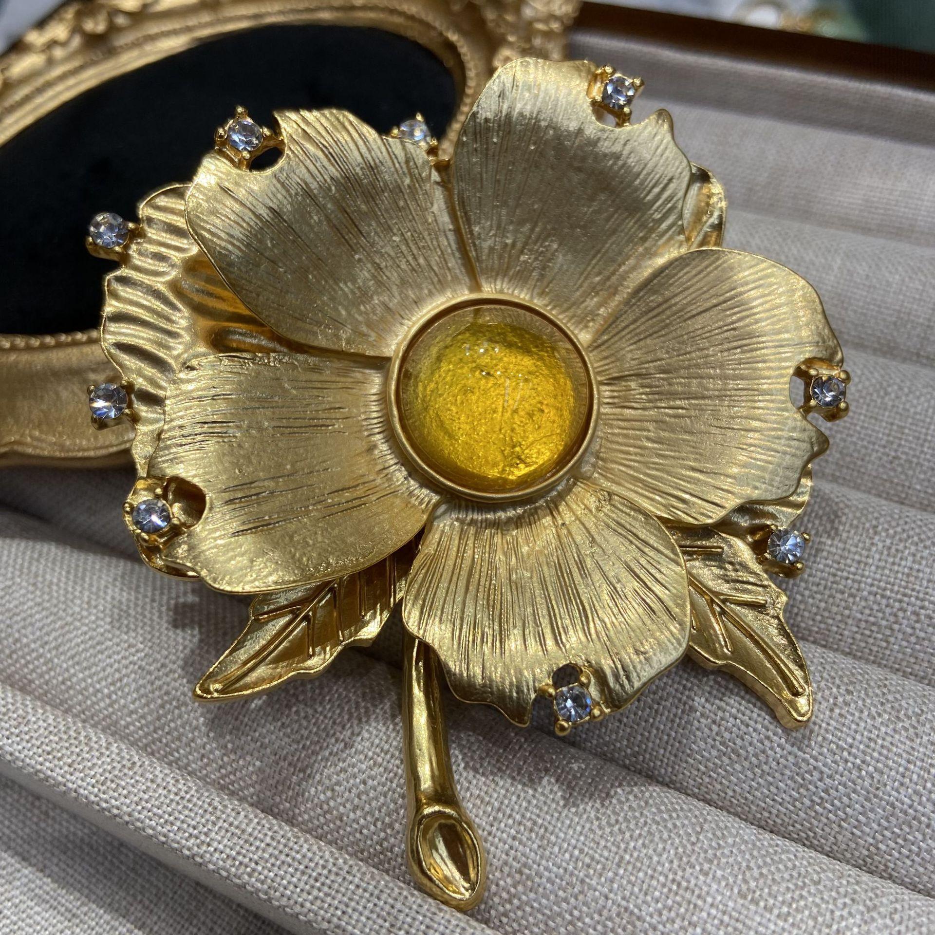 

Китайский двор ретро элитная старинная брошь роза металлическая шлифованная алмазная брошь пальто аксессуары