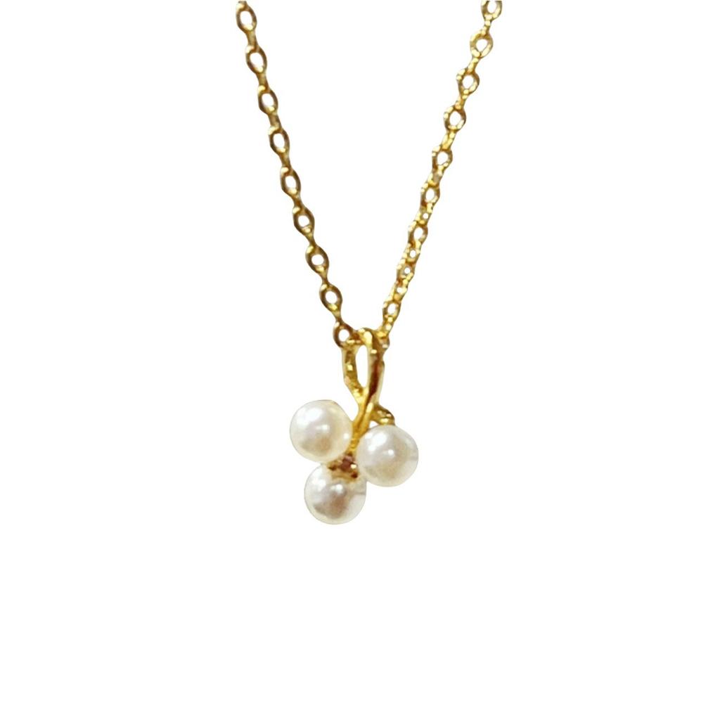 2026 French Pearl Grape String Pendant Necklace Exquisite and Simple Clover Premium Clavicle Chain Unique Neck Chain Female