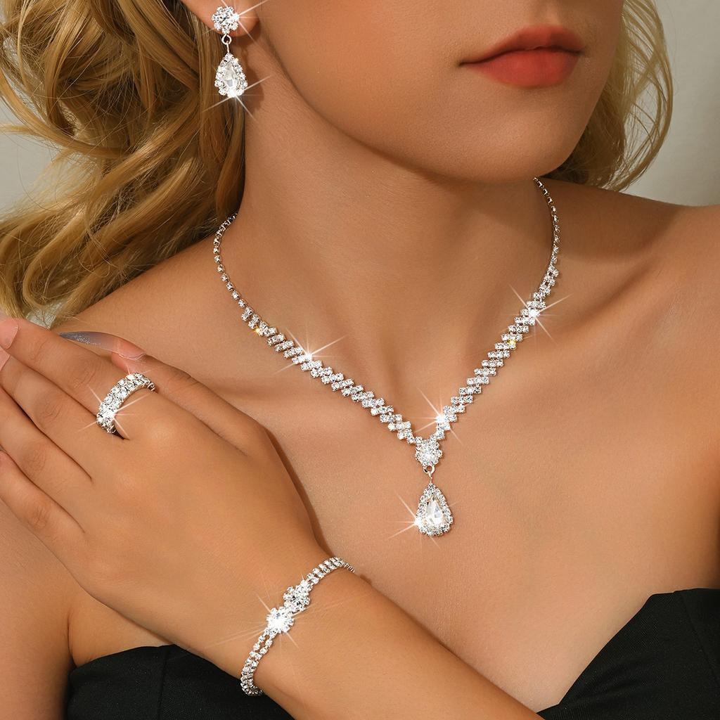 2026 Fashion New Necklace Earrings Bracelet Set Shiny Zircon Bridal Jewelry Set Clavicle Necklace