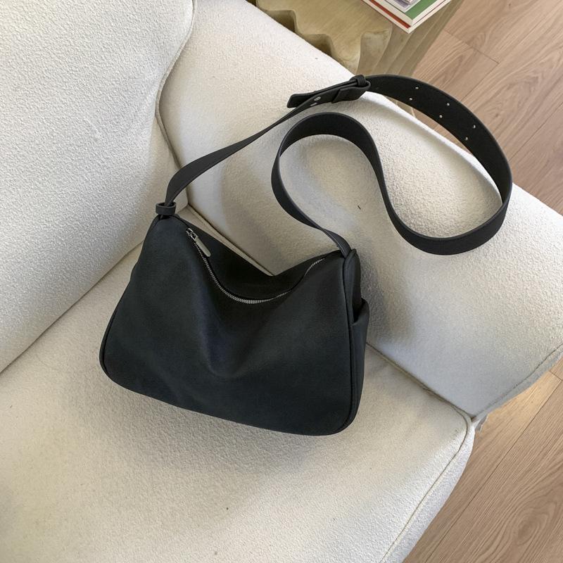 

Ретро и простая сумка-пельмень под мышкой для поездок на работу, одноплечная ручная сумка кроссбоди without pendant чёрный