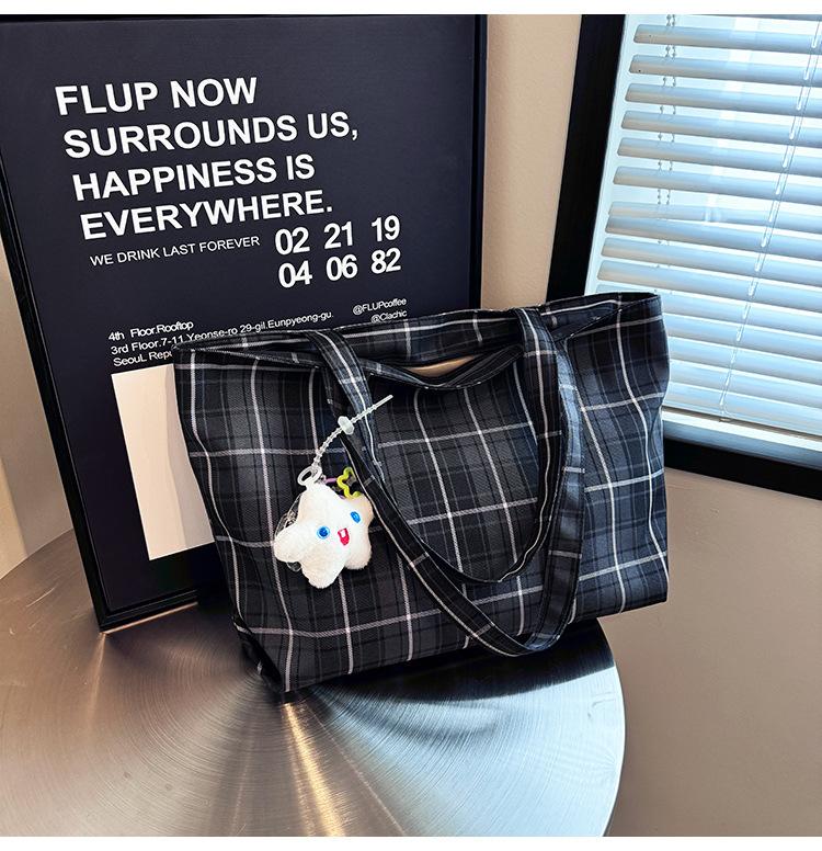 

2025 College style shoulder bag, student class commuter bag, large-capacity tote bag, literary plaid, portable large bag