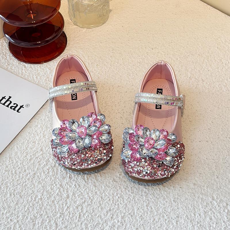 

Детская кожаная обувь блестящие кристаллы туфли на плоской подошве с круглым носком пайетки 2025 новая детская обувь принцессы мягкая подошва нескользящая 23 розовый
