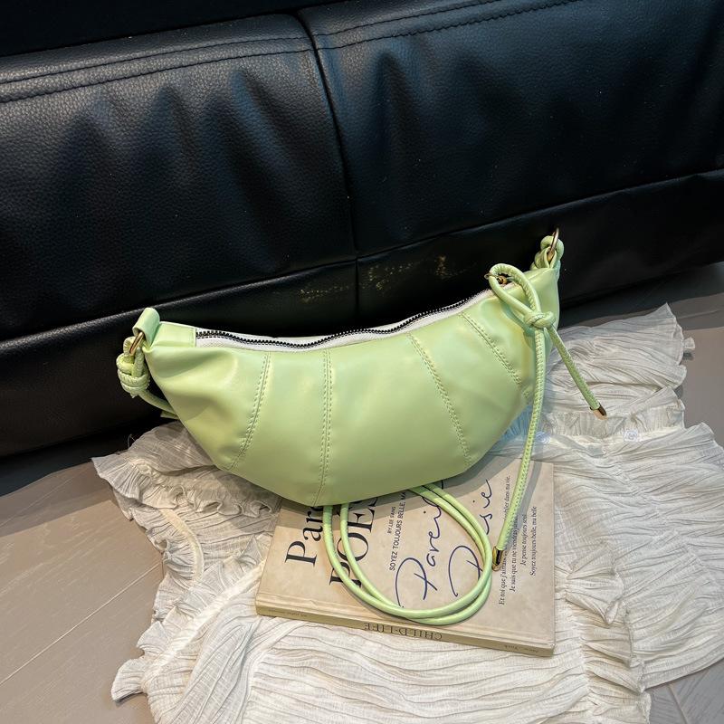 

Нишевая сумка женская 2025 новая весна и лето универсальная сумка-мессенджер популярная высокоценная на одно плечо подмышку круассан женская