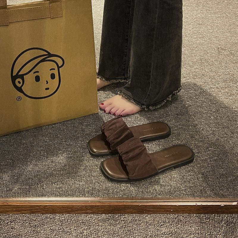 Cool Slippers Women's New Summer Wear In 2025 Internet Celebrity Vacation Flat Beach Sandals One-word Slippers Women