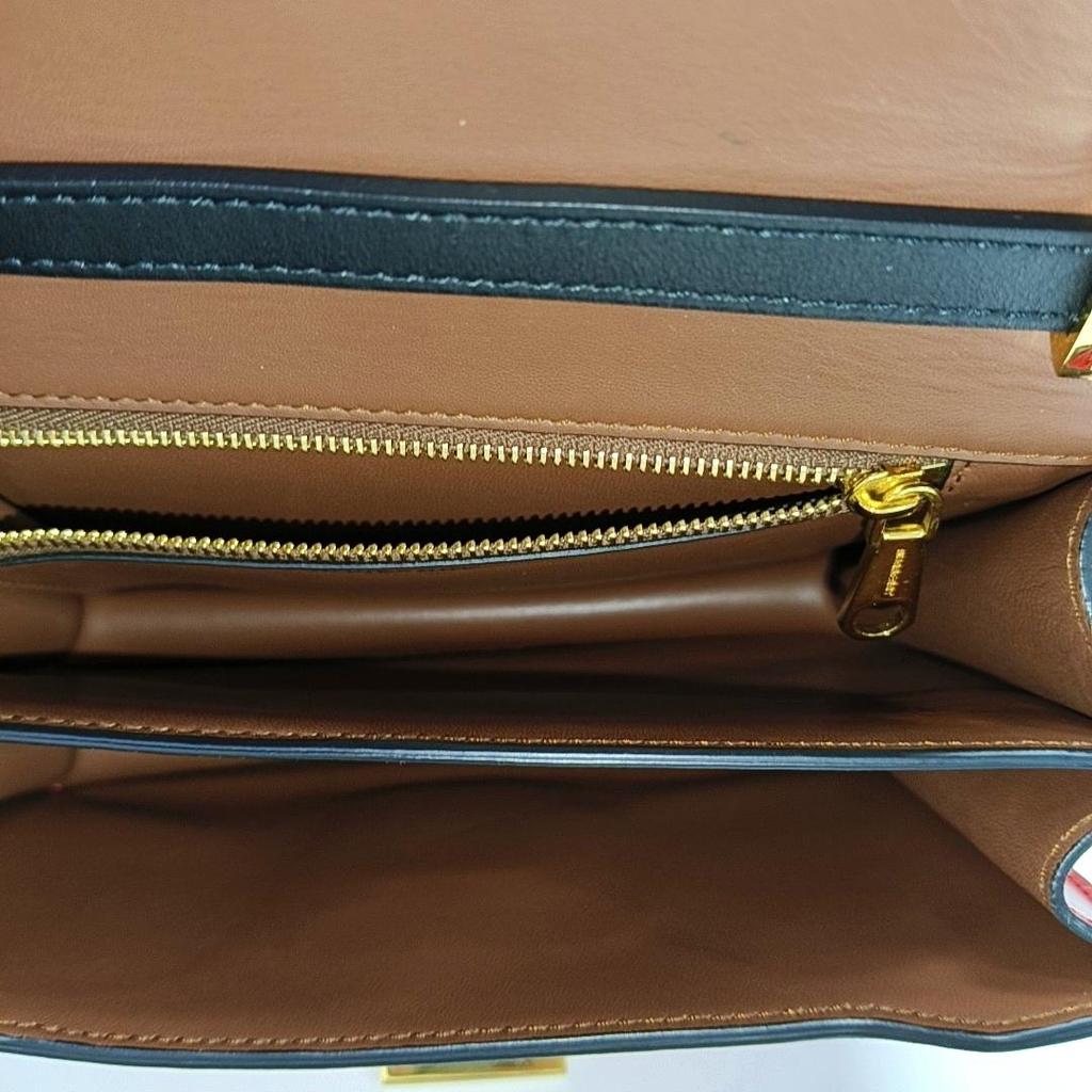[Pre-Owned] Tb Small Red Leather Shoulder Bag With Gold Hardware - Very Good #N7WZMS