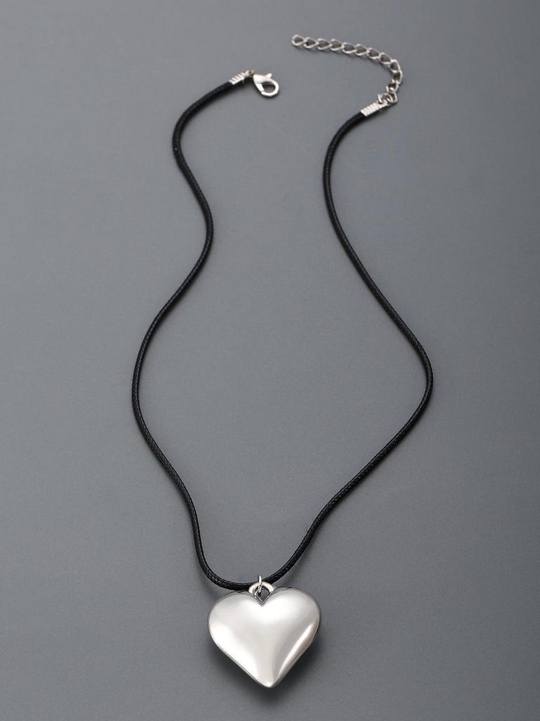 Exaggerated Heart Pearl Necklace with Irregular Hollow Design for Women