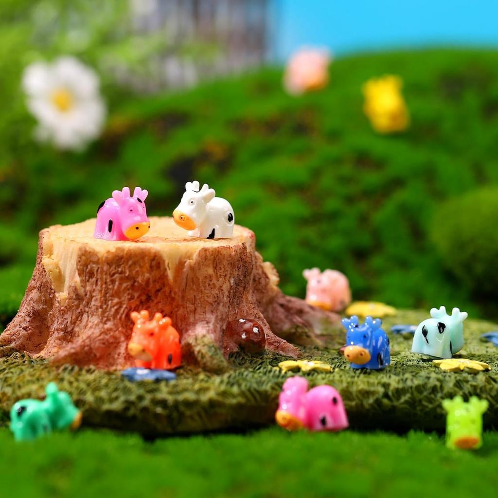 Liliful 200 Mini Resin Cows Bulk Small Plastic Cows Figurines Cute Miniature Cows Animals Figurines Ornament for Moss Landscape Decoration Dollhouse
