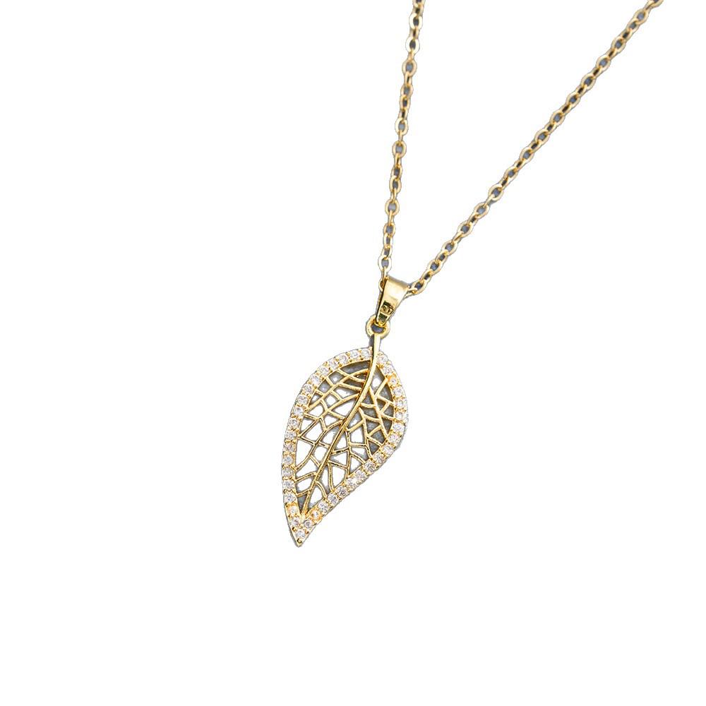 Elegant Women's Titanium Steel Leaf Necklace - Non-fading, Versatile Clavicle Chain Pendant Jewelry.