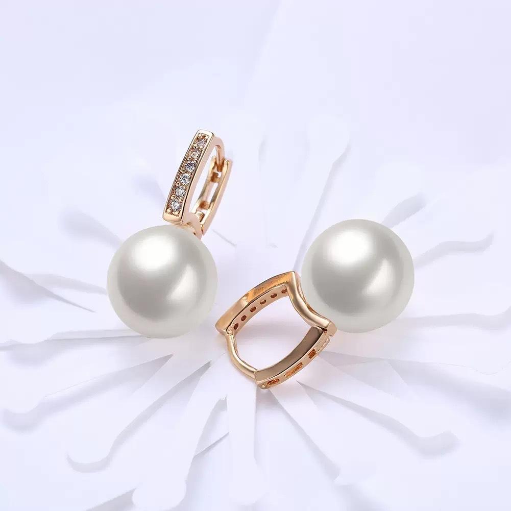 Chic Gold Pearl Stud Earrings With Diamonds Small Fragrance Light Luxury Creative Fashion Jewelry For Women
