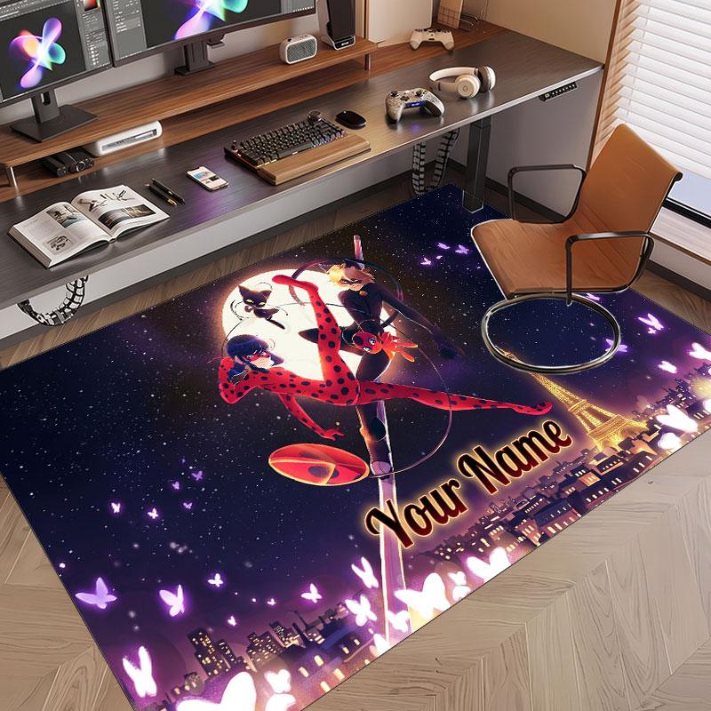 Tappeto in Cristallo Vellutato con Testo Nome Personalizzato, Tappeto Decorativo Morbido Peluche Miraculous Ladybug Antiscivolo per Pavimento