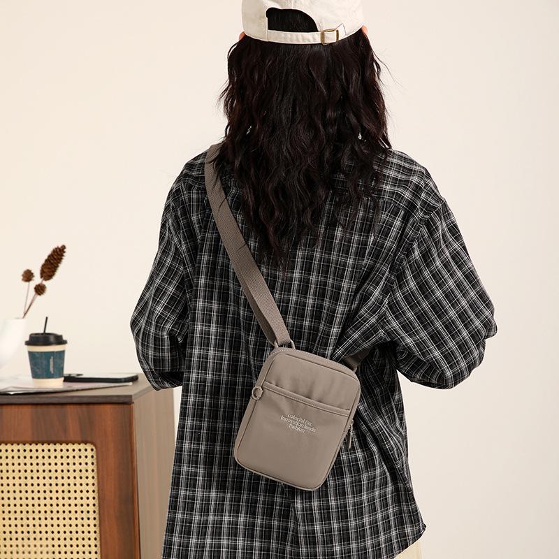 Summer Messenger Small Bag Portable Large Screen Mobile Phone Bag Simple and Versatile Walking Small Bag Nylon
