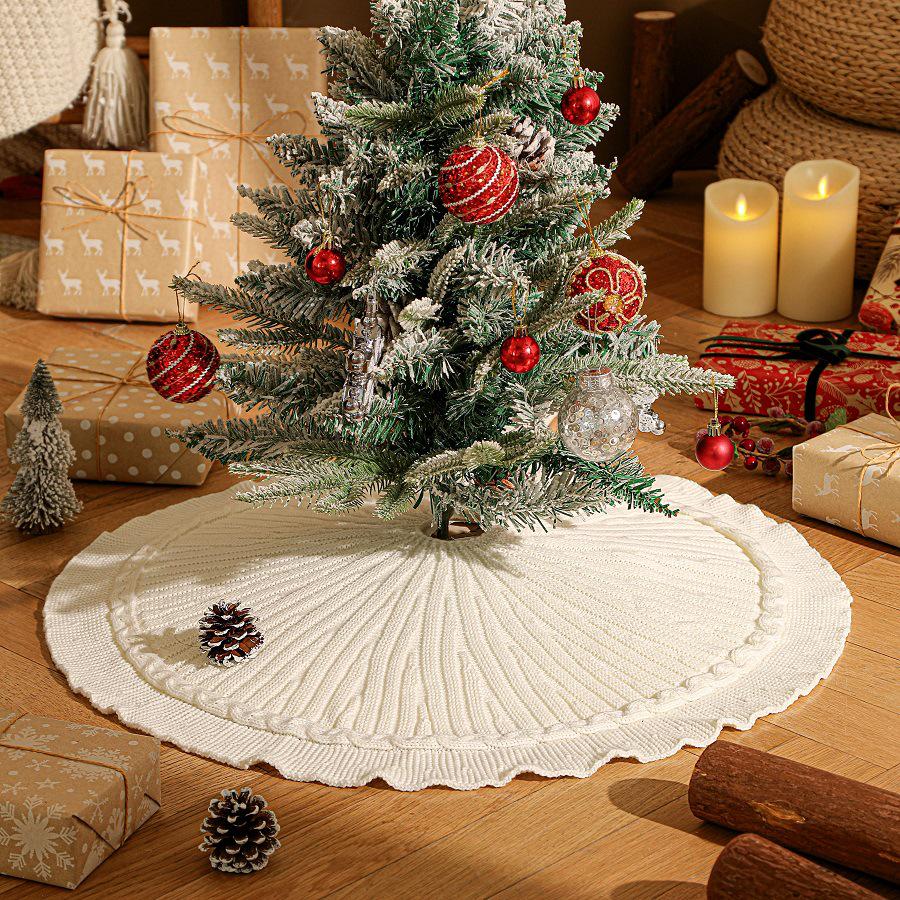 White Vertical Stripe Knit Christmas Tree Skirt with Wave Edge for Family Decoration