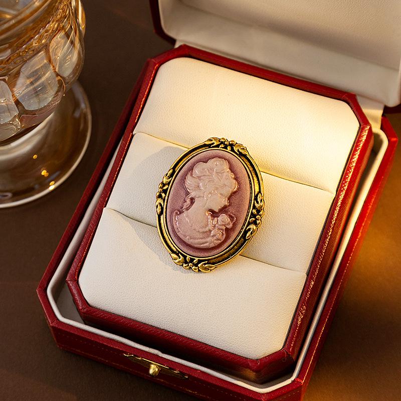 European Medieval Woman Head Brooch - Retro Court Style Portrait Clothing Accessory розовый
