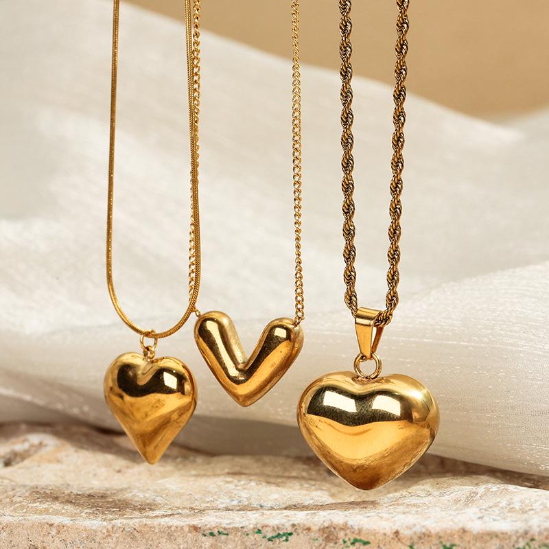 French Heart Stainless Steel Pendant Necklace - Simple & Polished Clavicle Chain