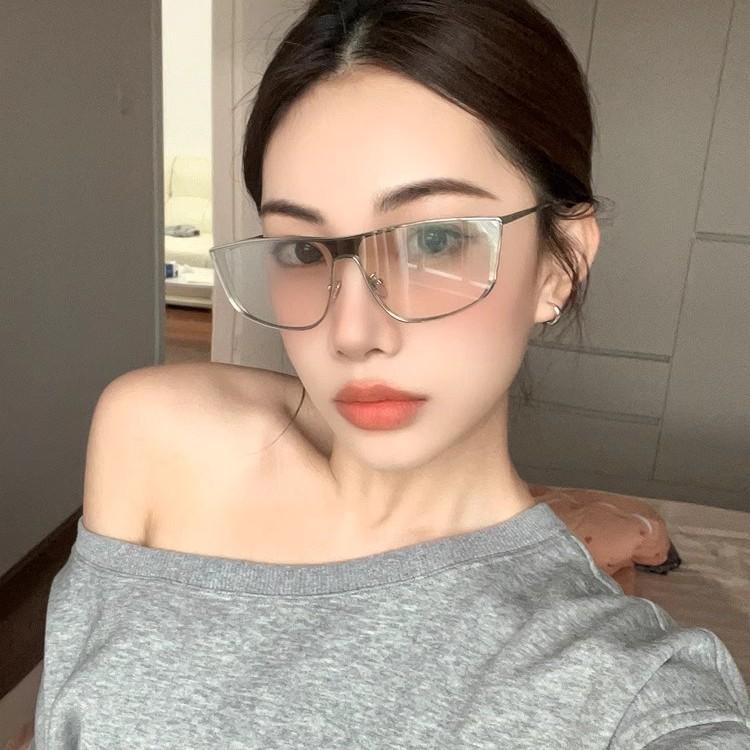 

New one-piece y2k water silver sunglasses, women s trendy square and round face, small face, high-end sunglasses high quality metal nose pad