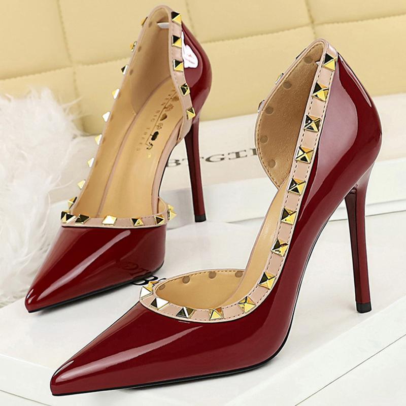 Sexy Women Pumps Rivet Design High Heels Women 105 CM Stiletto Patent leather Ladies Pumps Luxury banquet shoes Plus Size 43 34 4580₽