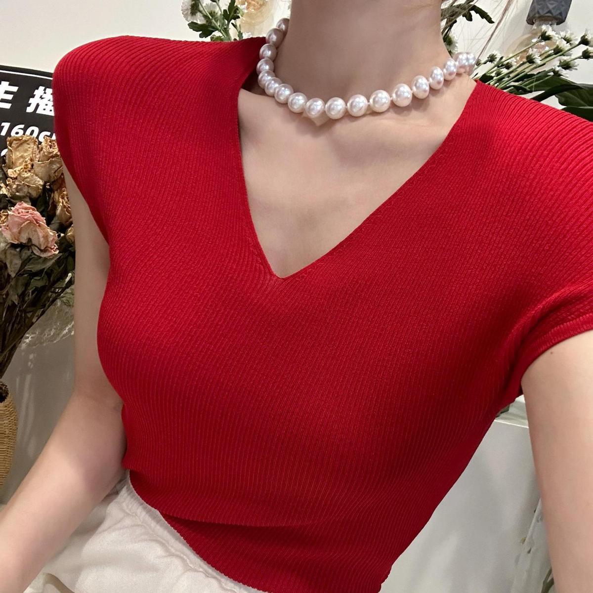 

Гонконгский шик, женский трикотажный топ с V-образным вырезом, облегающего кроя, с коротким рукавом M