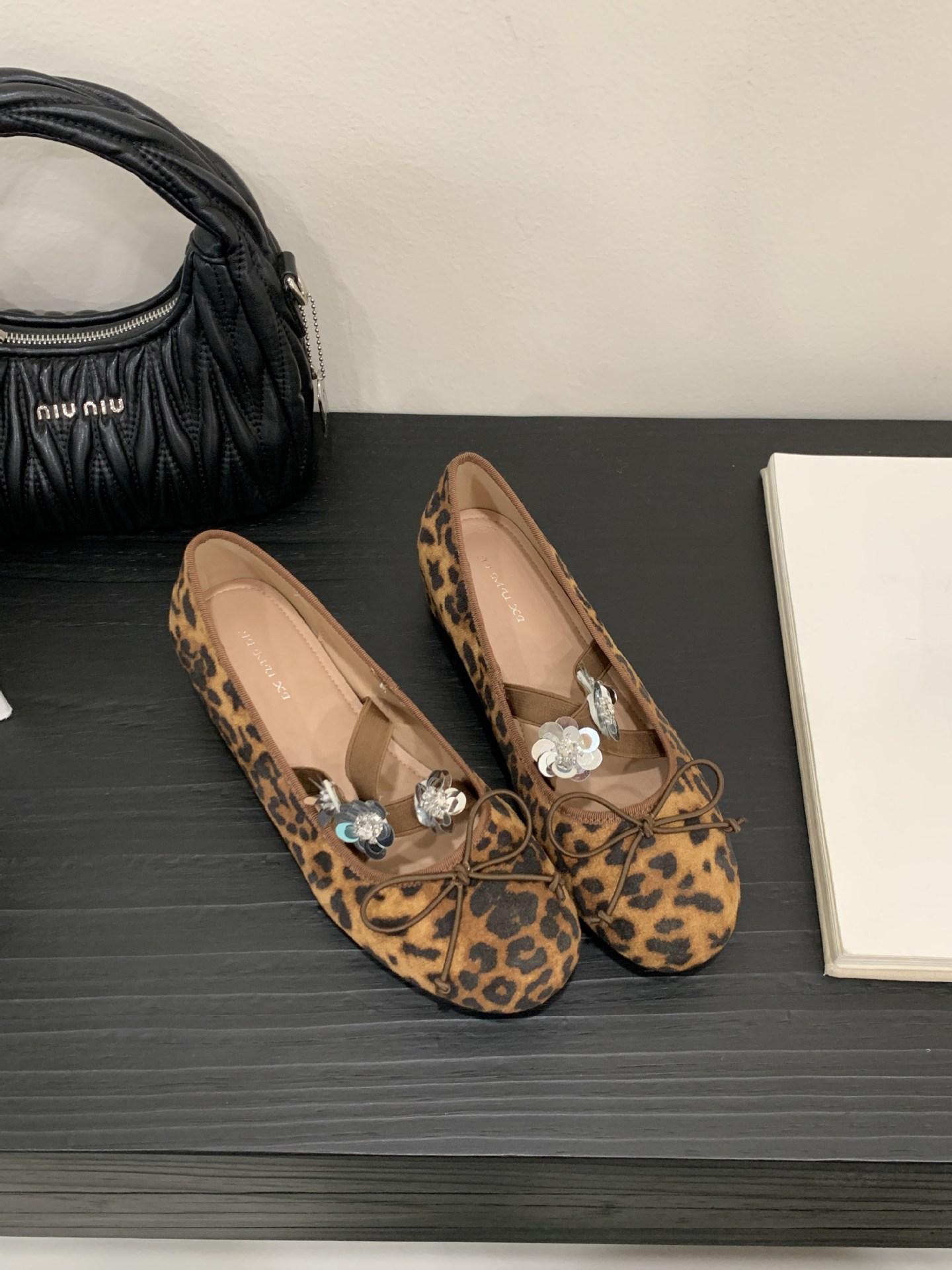 

2025 autumn new women s shoes three-dimensional flower round head single shoes inner height increase Mary Jane 39 цветной печати леопарда