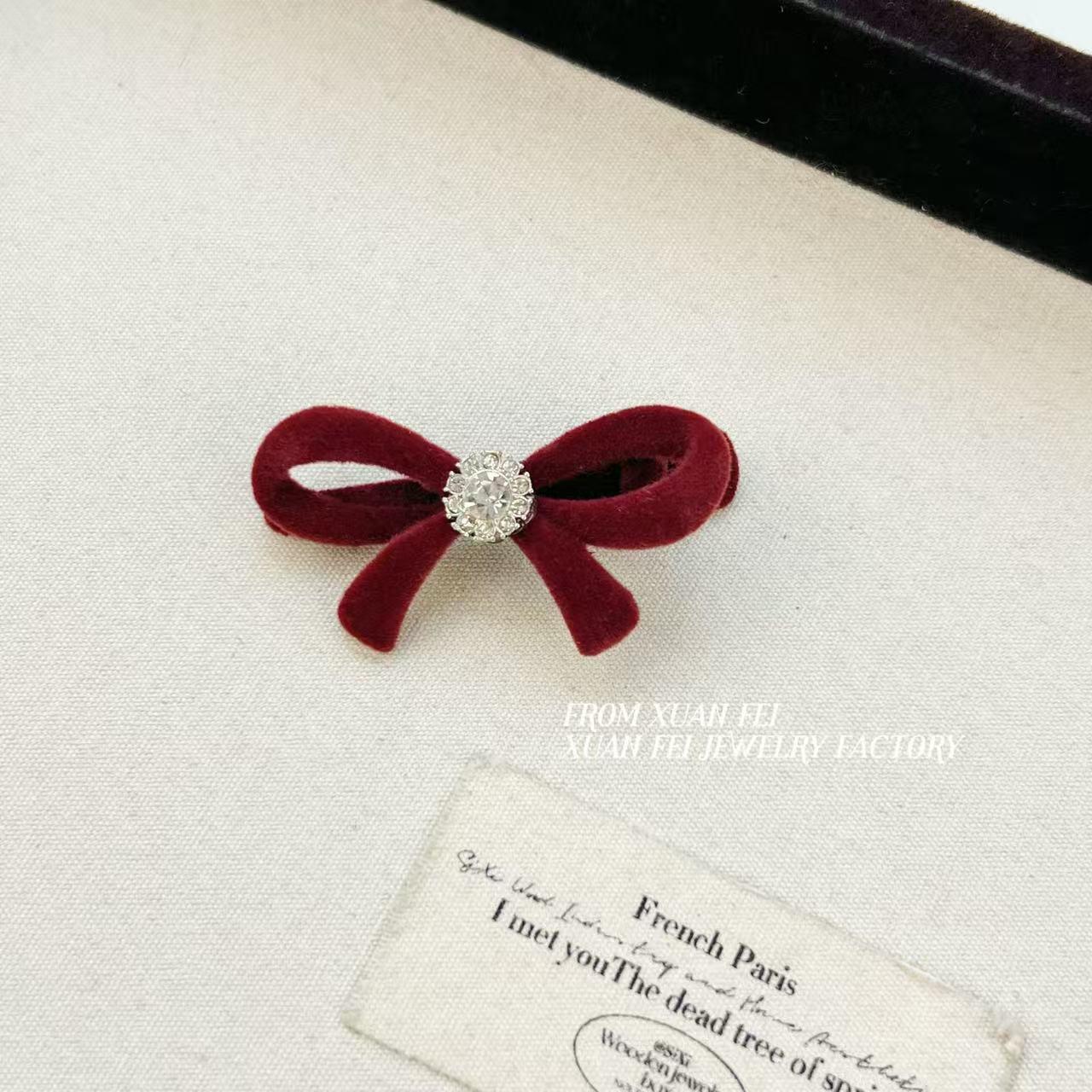 

Stylish Red Rhinestone Bow Duckbill Hair Clip