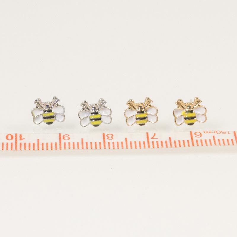 S925 silver needle, Japanese and Korean style dripping oil, small bee stud earrings, small and cute animal earrings, one piece is sent on