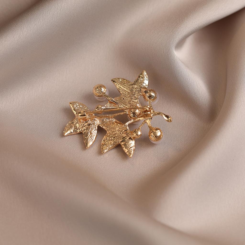 Pearl Leaf Rhinestone Anti-glare Clasp Brooch High-end Light Luxury Pin Coat Sweater Corsage