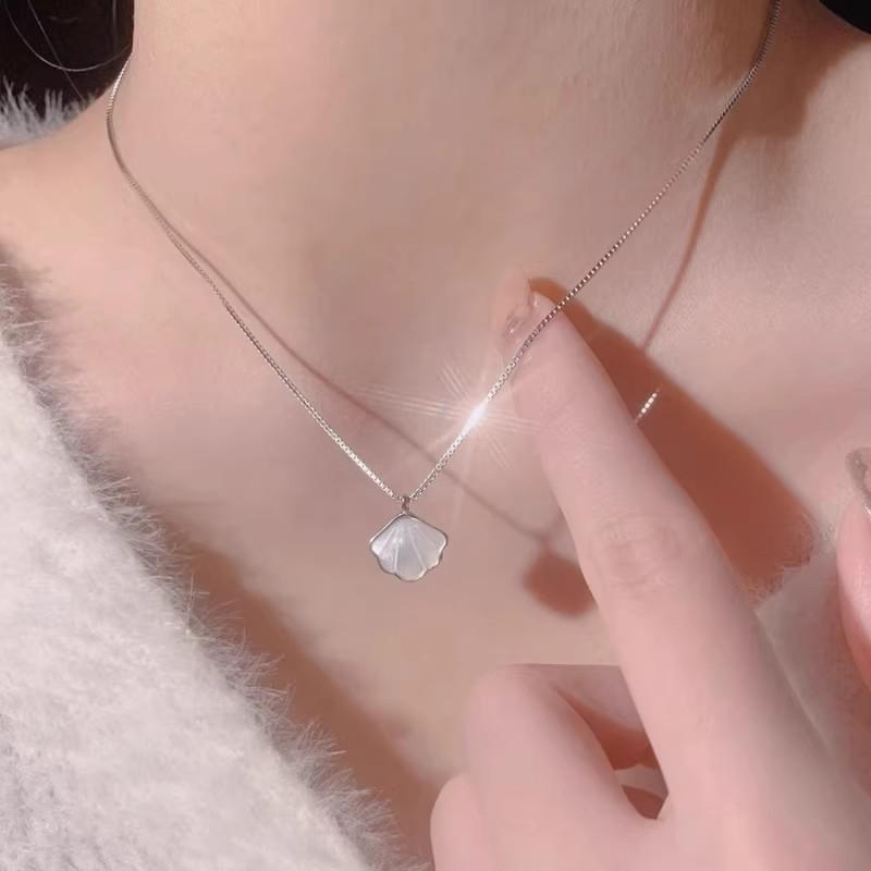 Colier elegant cu scoică S999 Argintiu pentru Femei - Design de Lux de Nișă, Lanț Claviculă High-End cu Stil Cool, Simplu