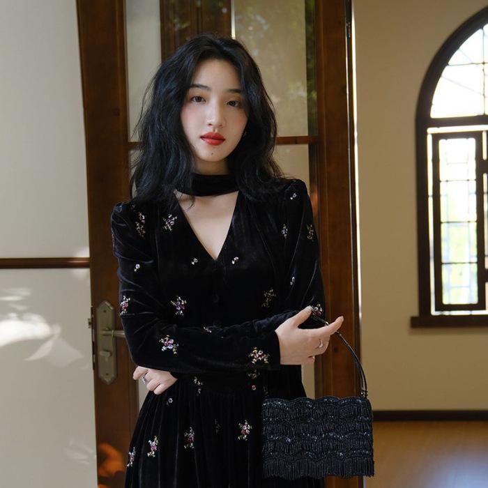 Черное Бархатное Платье с Французским Цветочным Узором - 2025 Осень/Зима Высококачественное Облегающее Сексуальное Длинное Платье Small