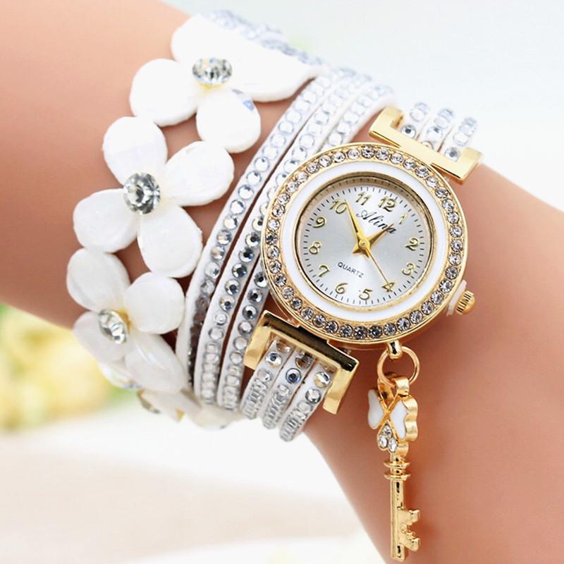 of Quartz Watches for Women's Four Leaf Clover Key Pendants Wrapped in Korean Velvet Watches for Foreign Trade