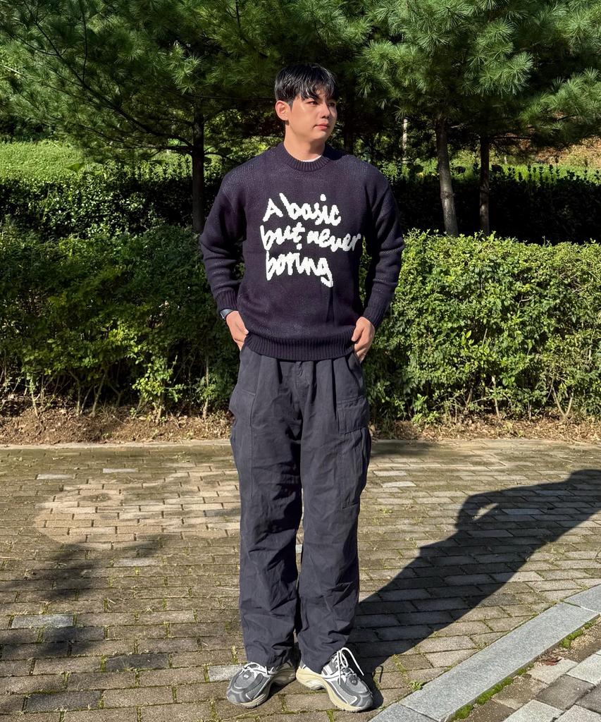 BLOND9 Slogan Round Knit Sweater_Navy (Type B)