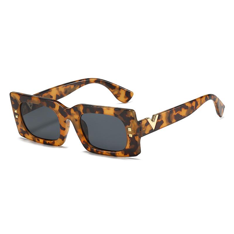 Y2K Square Rivet Sunglasses Women Men Vintage Punk Hip Hop UV400 Luxury Designer Shades