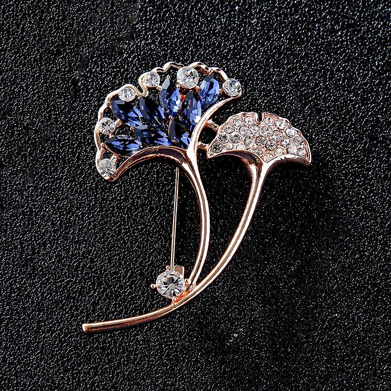 

Elegant Ginkgo Leaf Brooch: Korean Design Scarf Pin & Corsage for Women