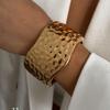 Ingemark Punk Vintage Unregelmäßige Metallarmreifen für Damen Mode Statement Goldfarbe Frühjahrsarmbänder Paar Herren Schmuck Geschenk