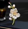 Elegante Perlmagnolien-Brosche - Luxuriöses chinesisches Cheongsam-Accessoire