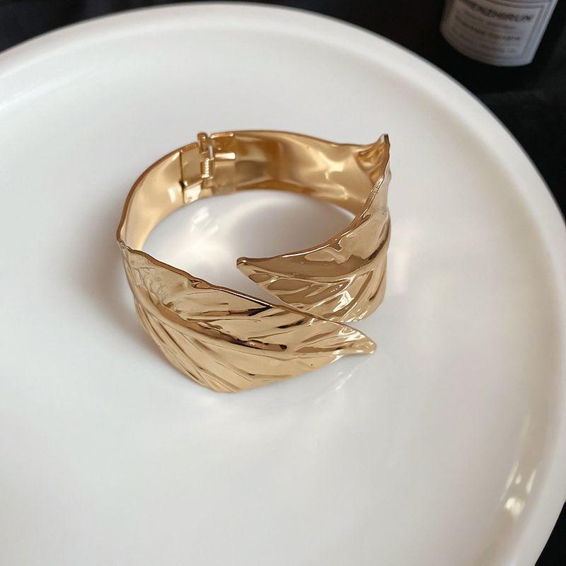 

Exaggerated Metal Leaf Open Bracelet for Women, Fashionable, Elegant, Wide Version, Unique and Versatile Jewelry 3#Gold - Small