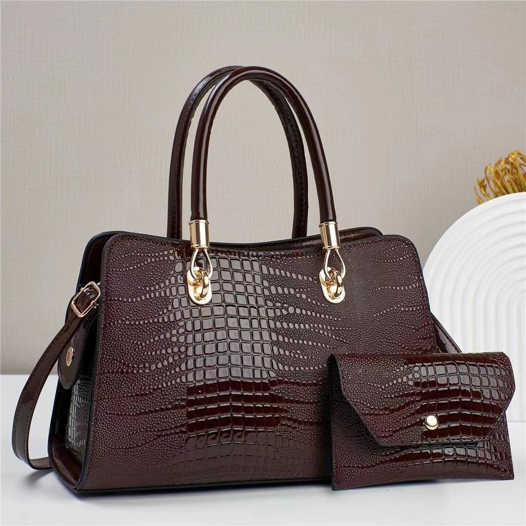 

Versatile Large Capacity Crocodile Pattern Handbag For Moms In Elegant Black And Red Colors